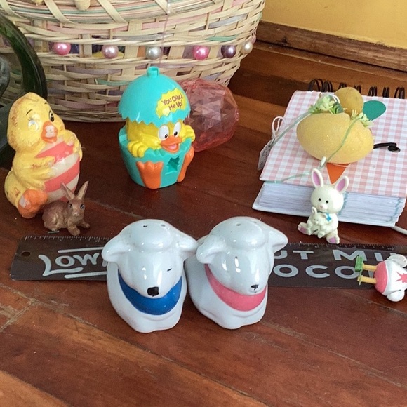 Vintage PEZ Rabbit & Lamb Easter Pink and Purple Slovenia Lot of 2 - Picture 6 of 16